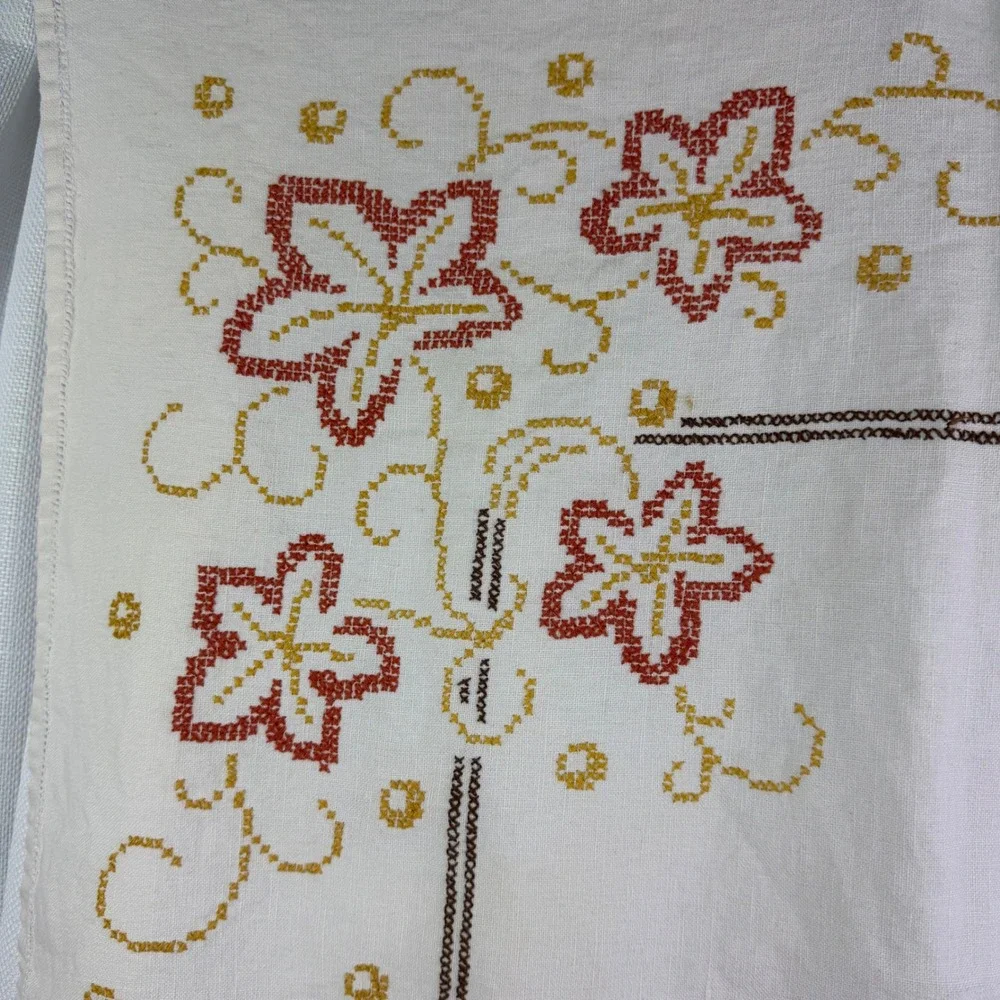 Vintage Hand Embroidered Linen Tablecloth Square Cross Stitch Floral 31.5 x 30.5